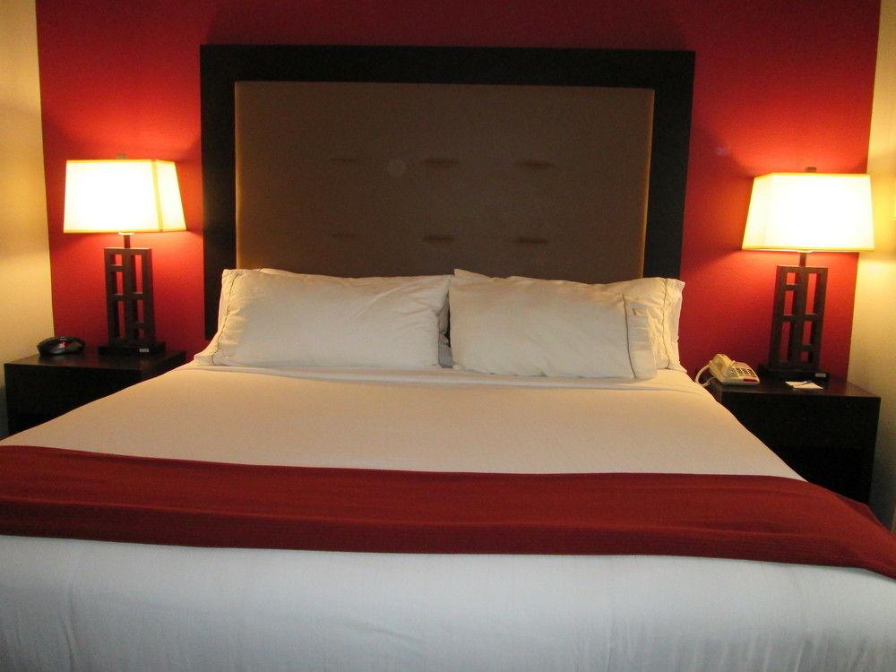 Holiday Inn Express Cloverdale - Greencastle By Ihg Bagian luar foto